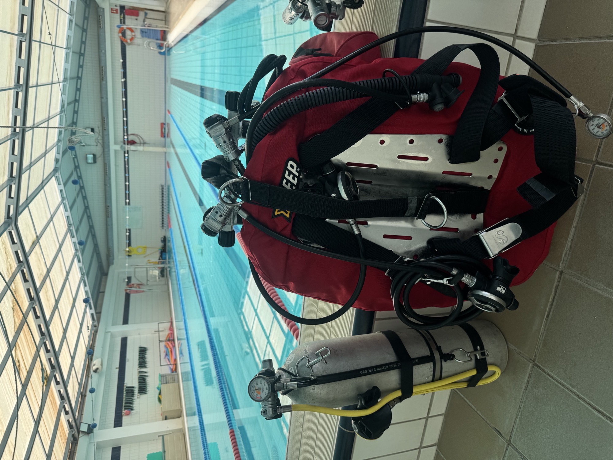 Doubles and backplate rig set up poolside for technical training